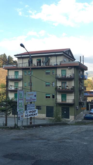 Edificio in cui sta l'appartamento - building