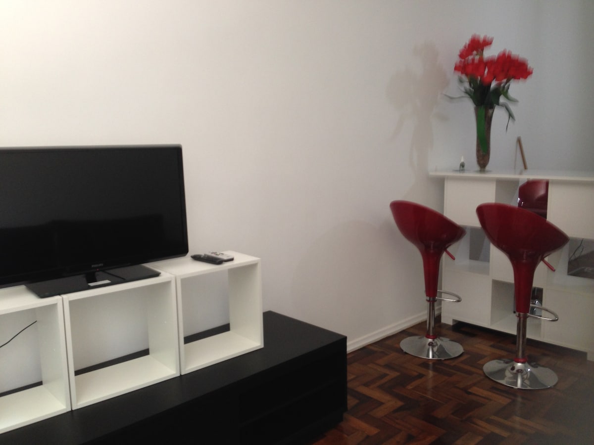 صالة تلفزيون مع سكاي