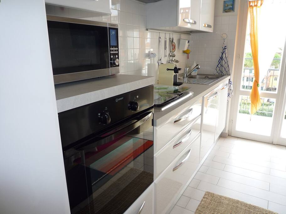 Cucina accessoriata