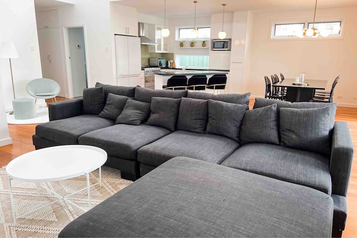 The Jade | Spacious 4BR Edwardian Perfection