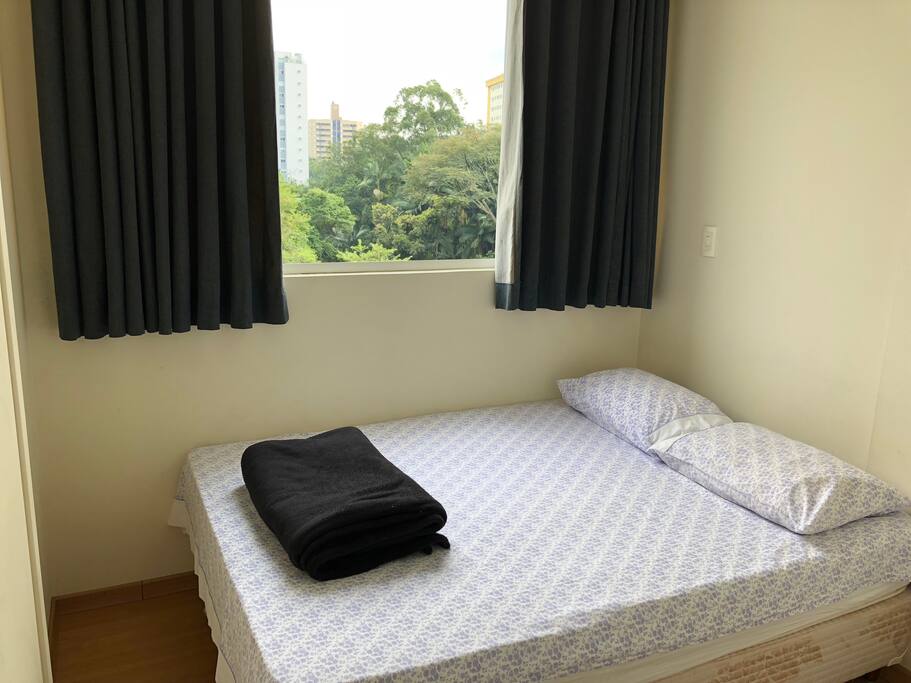 Quarto com Vista e Cama de Casal