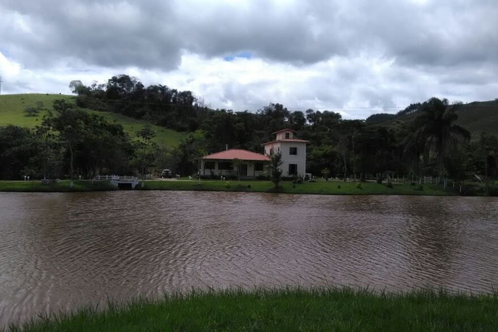 Lago 01 - Vista da frente da casa