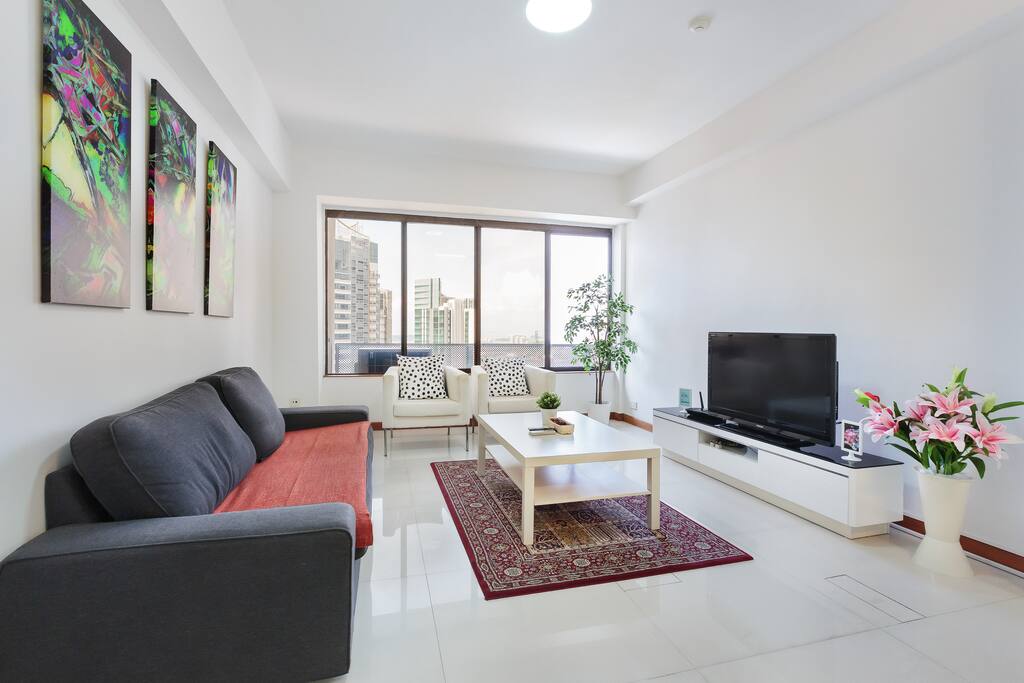 Spacious living room