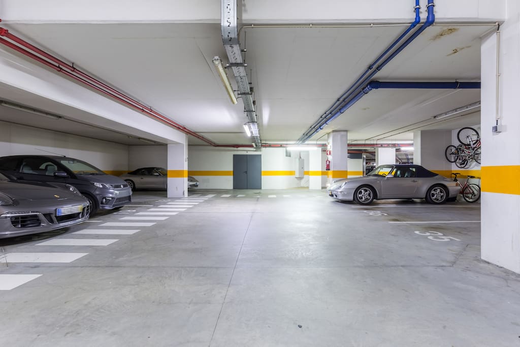 private garage parking