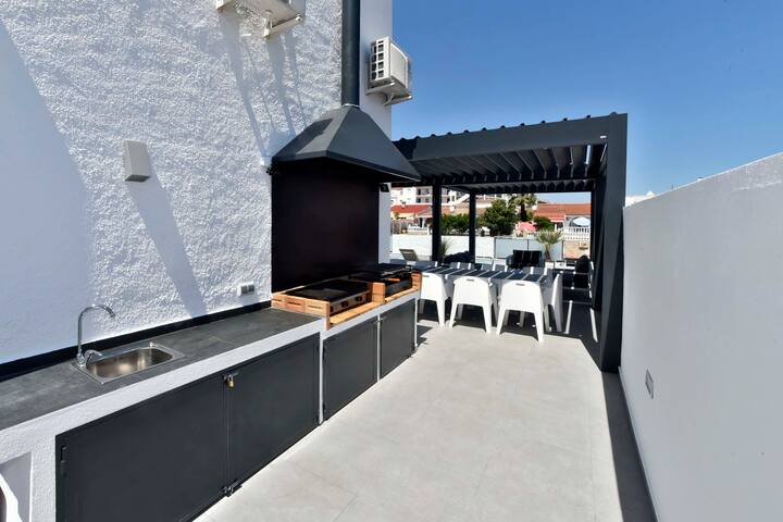 SUN VILLA-Exceptionnelle en bordure du grand canal gallery image 4