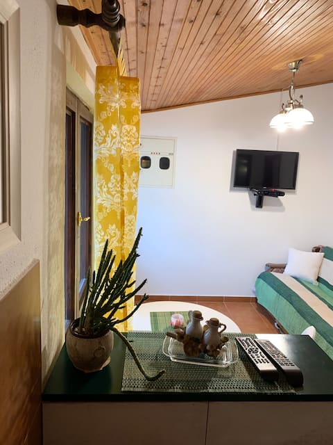Top Airbnb: Apartment by the sea 3 in Ubli