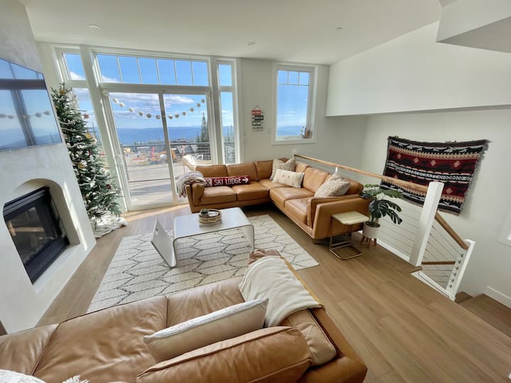 Silverstar Ski Chalet With Hot Tub - Armstrong
