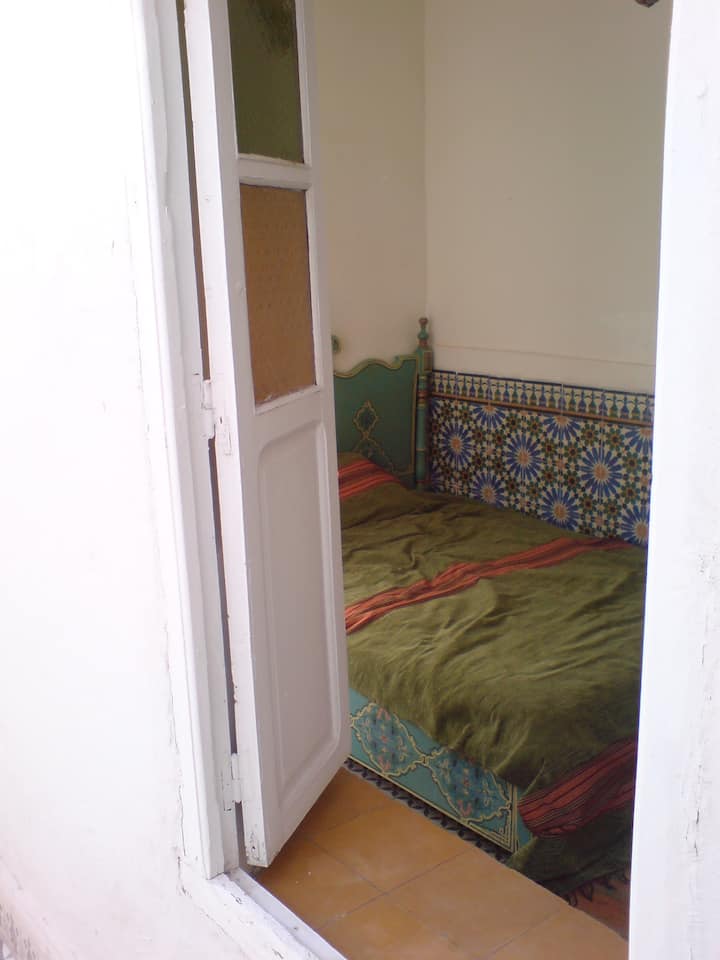 第二间卧室（床是绿色的！ ）