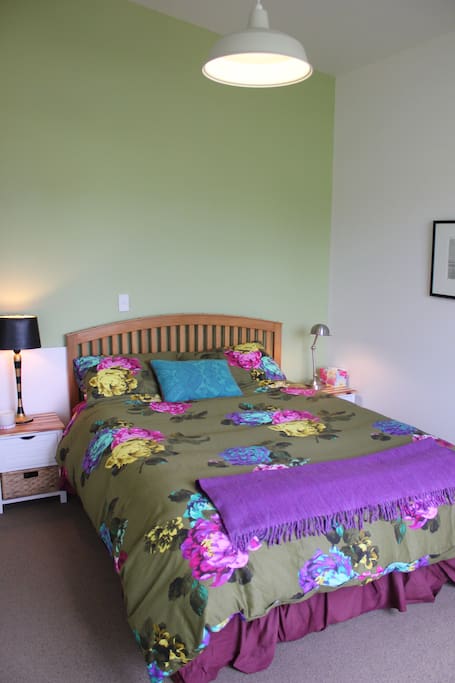Queen size bed