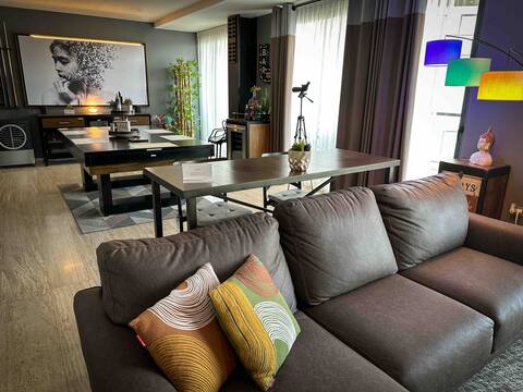 Modern Luxurious Apartment Home-Office Home-Cinema
