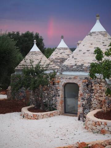 A delightful trullo with a pool in rural Puglia. gallery image 3