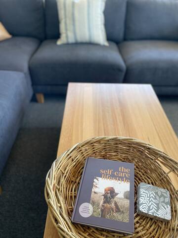 Spacious Retreat House ~Indoor Heated Mineral Pool gallery image 5