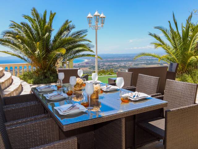 ROSAS : VILLA SUPERBE VUE SUR LA BAIE AVEC JACUZZI gallery image 2