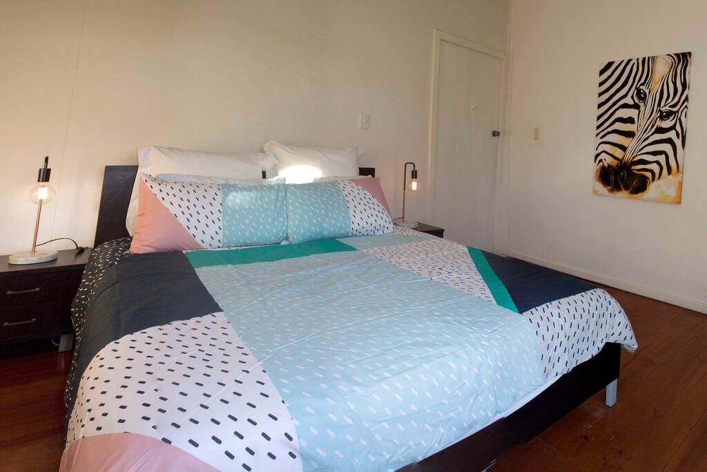 Bedroom 1 - Queen
