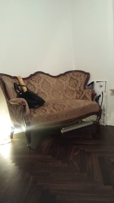 now i have more decoration and furniture :)