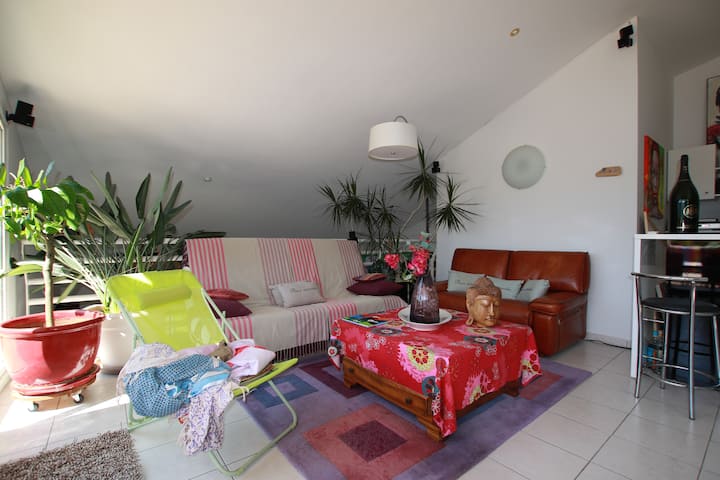 طابق نصفي مع إمكانية الوصول  إلى تراس السطح