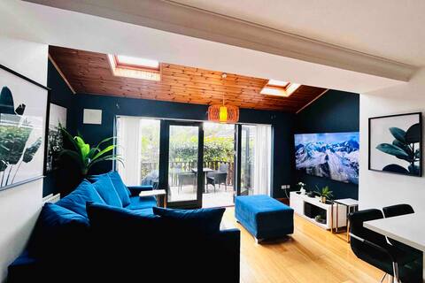 4 Guests: 2 bed & 2 bath, Dublin. Walk to seaside!