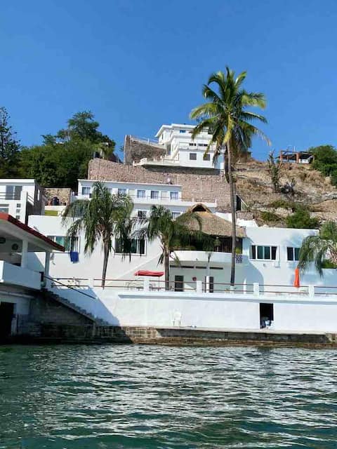 Ideal estate for families and friends up to 45 extra cost