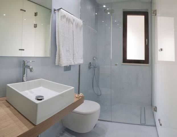 Three Bedroom Apartment | Sea View | Maisonnette gallery image 3