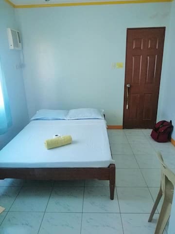 Budget Fan Room in 2mins walk to Whitebeach