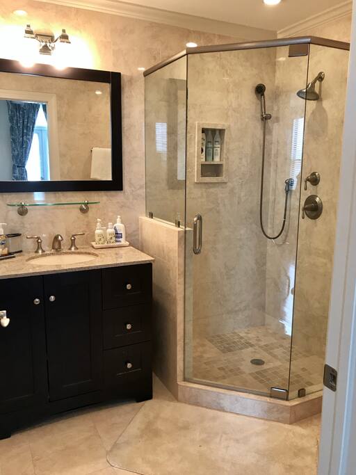 This fully remodeled master bath is one of the largest in the Palm Beach Hotel Condominium and features all modern amenities. Floor to ceiling tiles create the look of travertine marble. The shower has both hand held and mounted spray heads. Fresh white towels are provided.