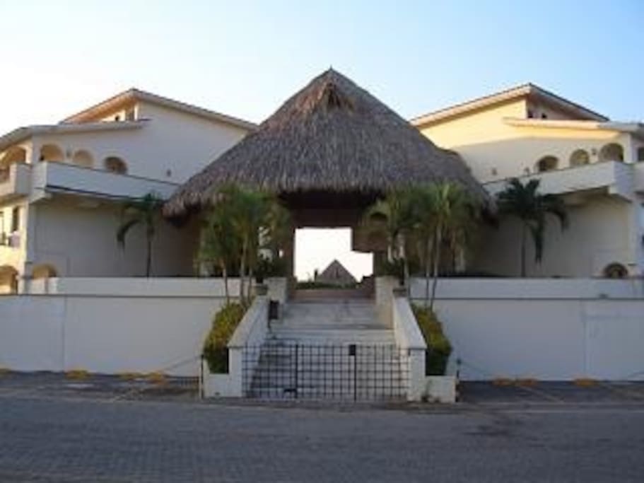 The front entrance to Condominio de Ixtapa Iguana, with 24 hour security