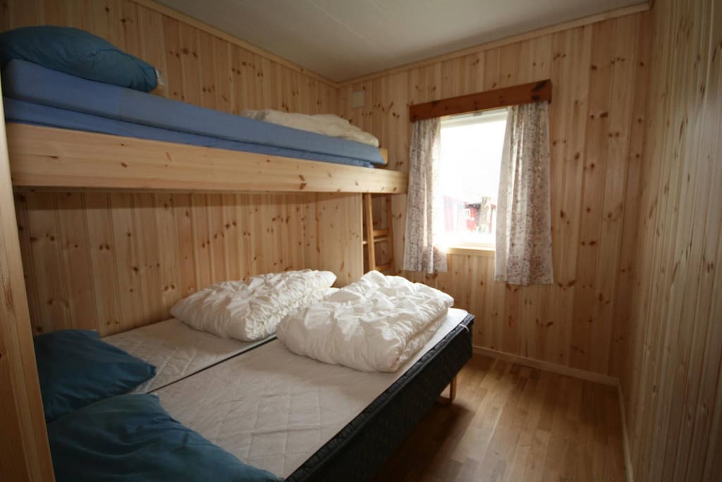 Cabin bedroom 2.