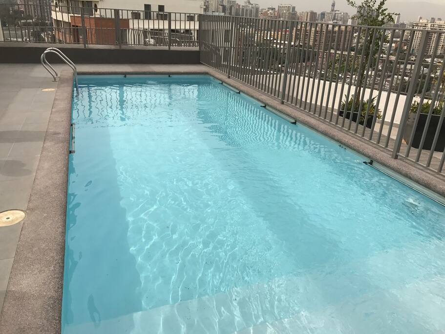 PISCINA EN ALTURA DEL EDIFICIO