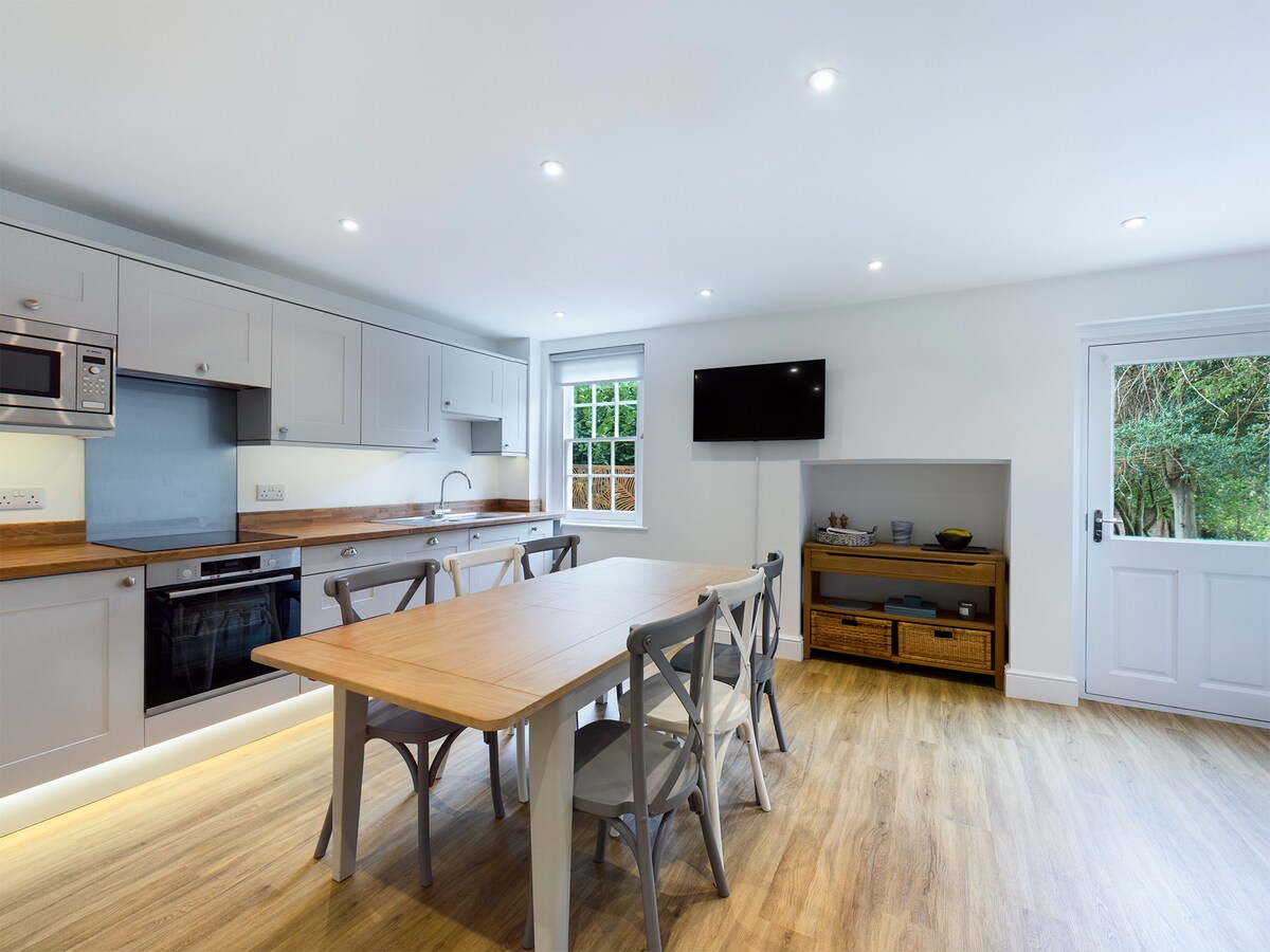 12 Best Airbnb Vacation Rentals In Christchurch, England - Updated 2024 ...