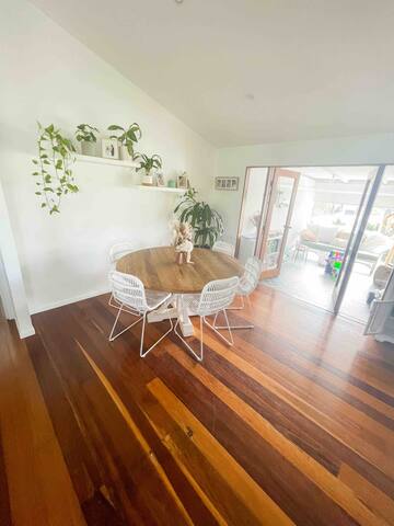 Beach house + pool pet friendly gallery image 4