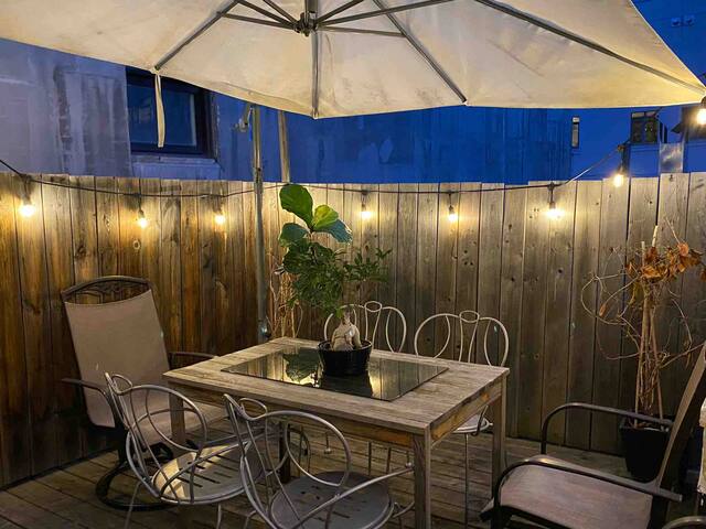 stylish 1300 ft² loft: 3BR + patio @ queen west gallery image 4
