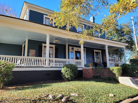 Historic Newnan, Elegant & Roomy