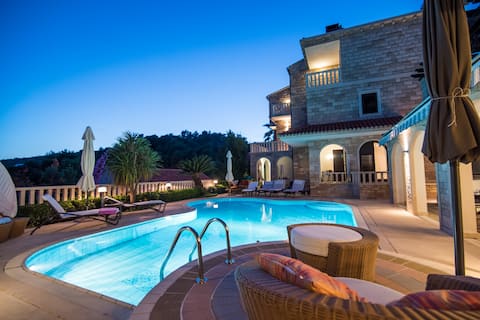 5* Villa Godi Star - concierge service and staff
