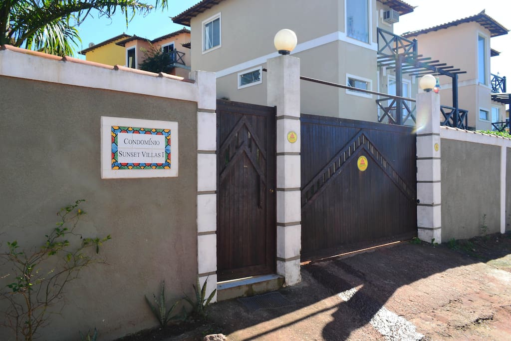 Condo Entrance / Entrada do Condomínio