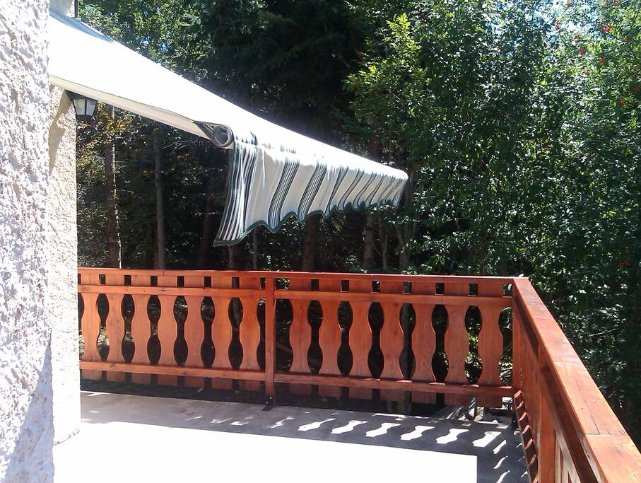 Terrasse pouvant accueillir 8 personnes