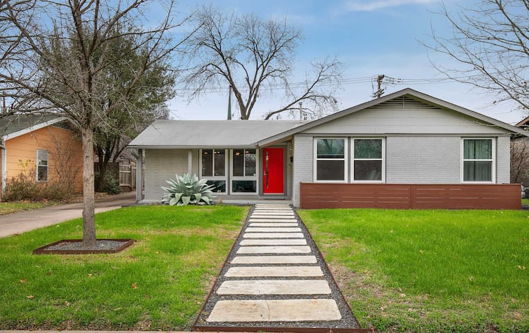 3/2 10 min Downtown Near Restaurants, Pet-Friendly