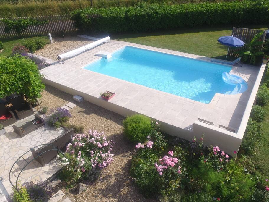 vue aérienne de la piscine 9mx5m