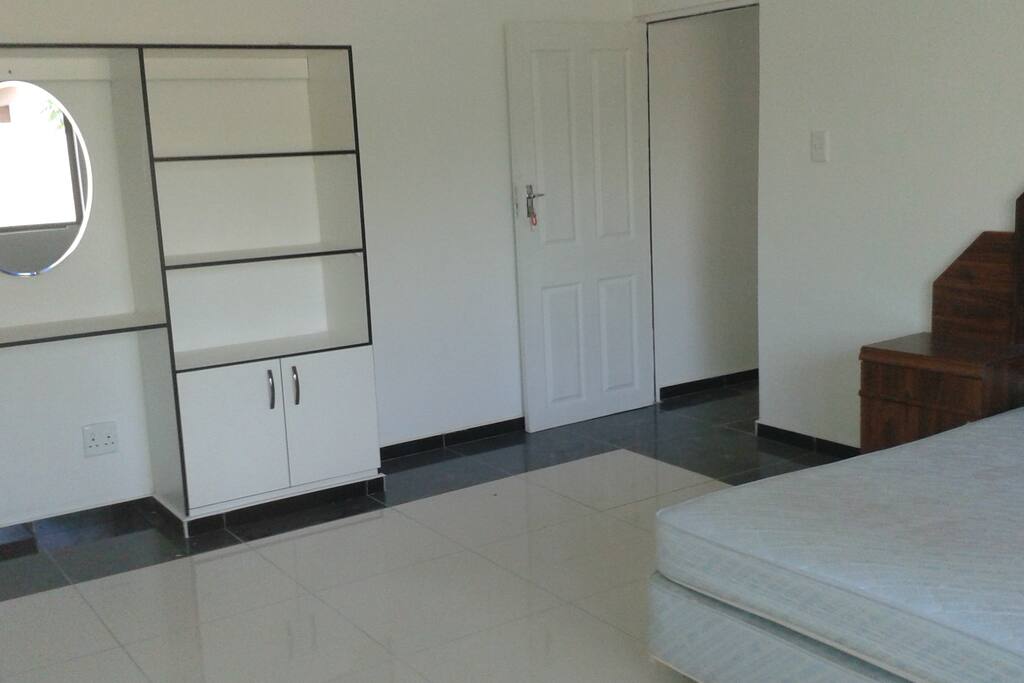 main bedroom door towards the aisle