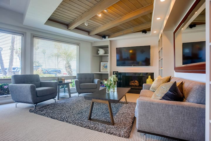 Beach Front at La Jolla Shores gallery image 4