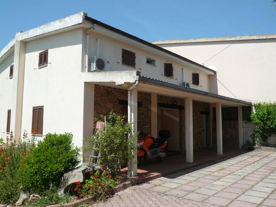 spiazzo per parcheggio auto