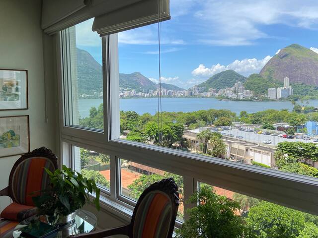 Leblon 2 qtos com WI-FI, vaga e vista para a Lagoa