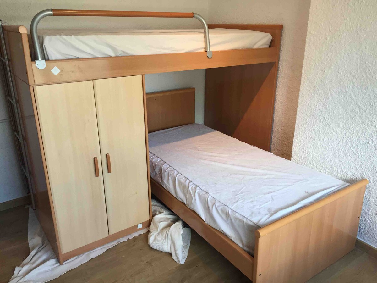 ห้องนอน 3 เตียงชั้นล่าง