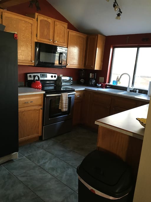 Kitchen includes blender, microwave, George Foreman, coffeemaker, toaster oven and new appliances (2016)