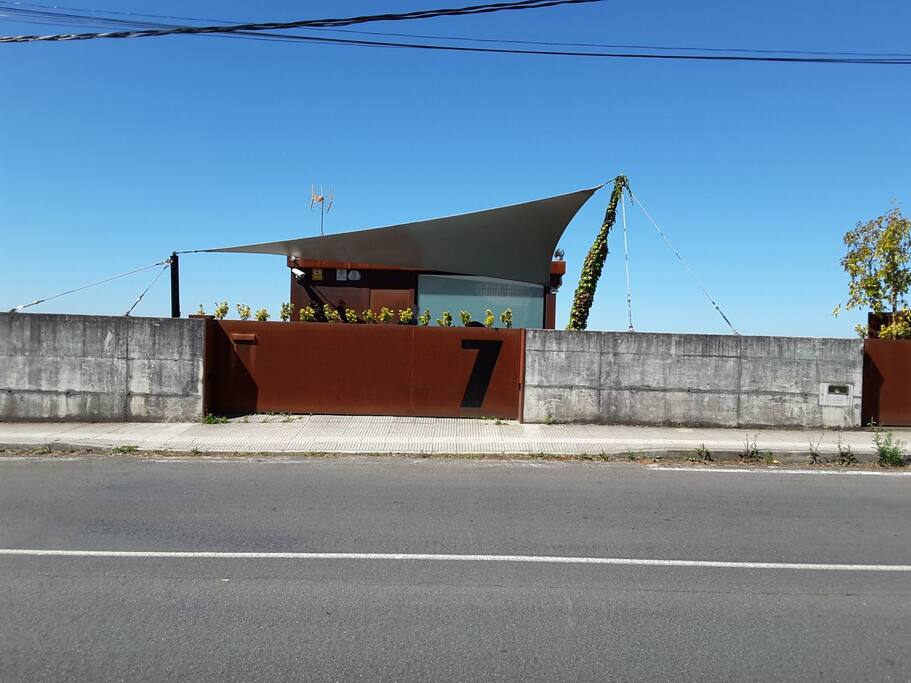 Acceso a Parking privado.