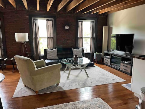 The Cherry Loft in perfect South Main location