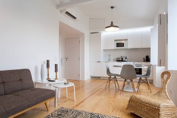 2 BEDROOM APARTMENT W/ A VIEW