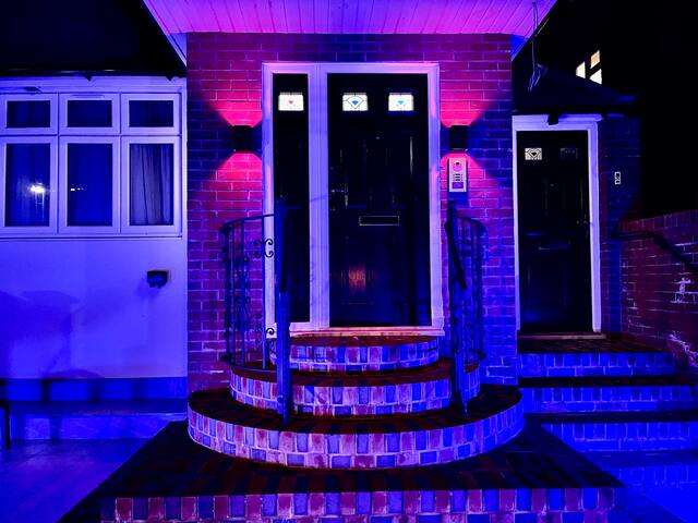 Lux Villa 3 En-suite Bedrooms Wembley Stadium 5KM gallery image 2