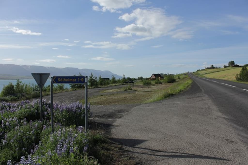 The sign "Sólheimar 1-9" appearing when driving on the ring road (1) from Akureyri.