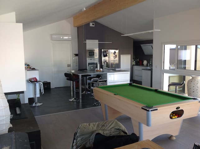 Maison contemporaine avec piscine