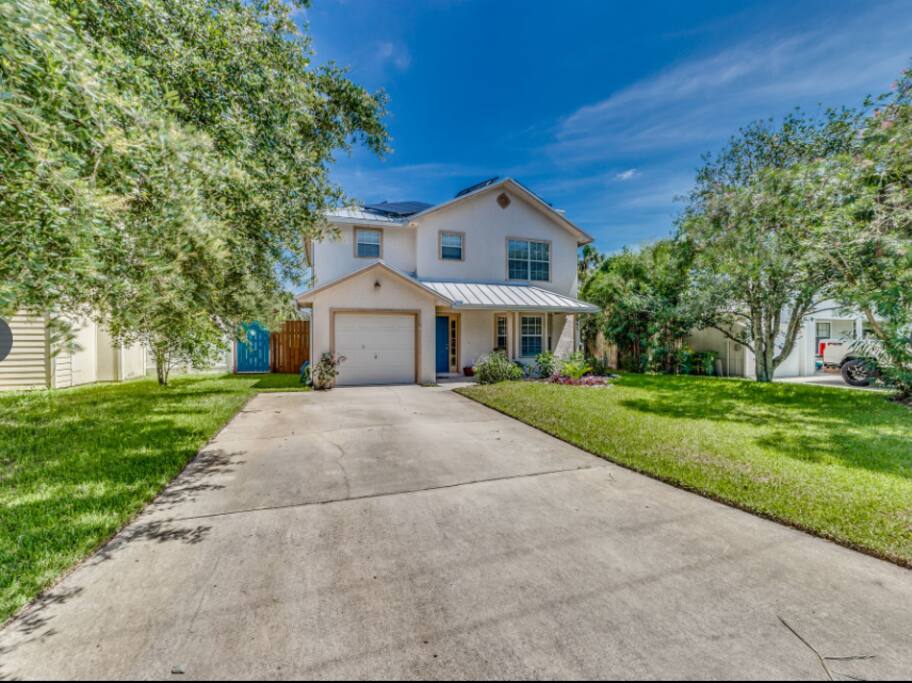 Driveway available for guest use